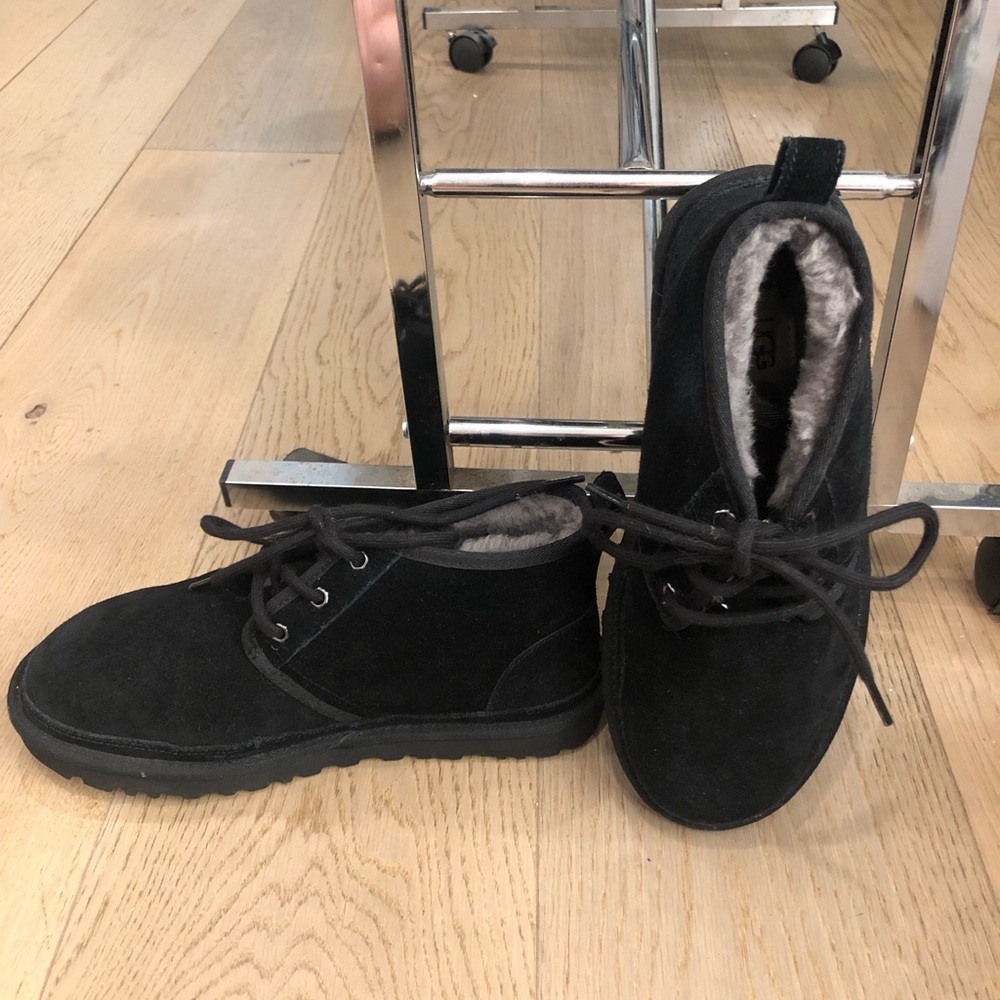UGG Men’s Low Top Lined Comfortable and Warm Black Boot / Slippers (8)